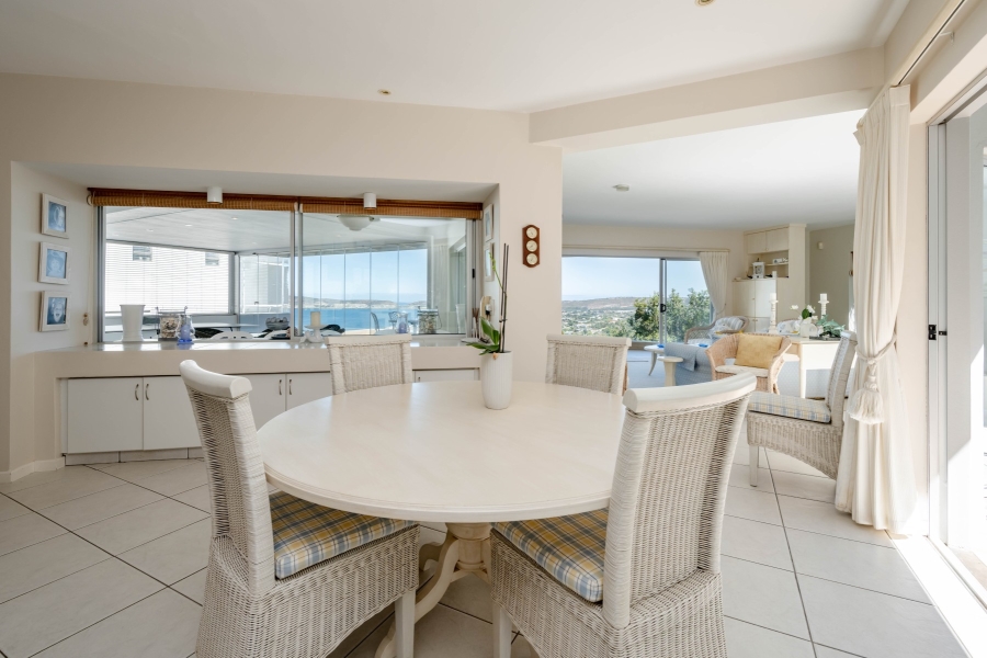 5 Bedroom Property for Sale in Signal Hill Western Cape